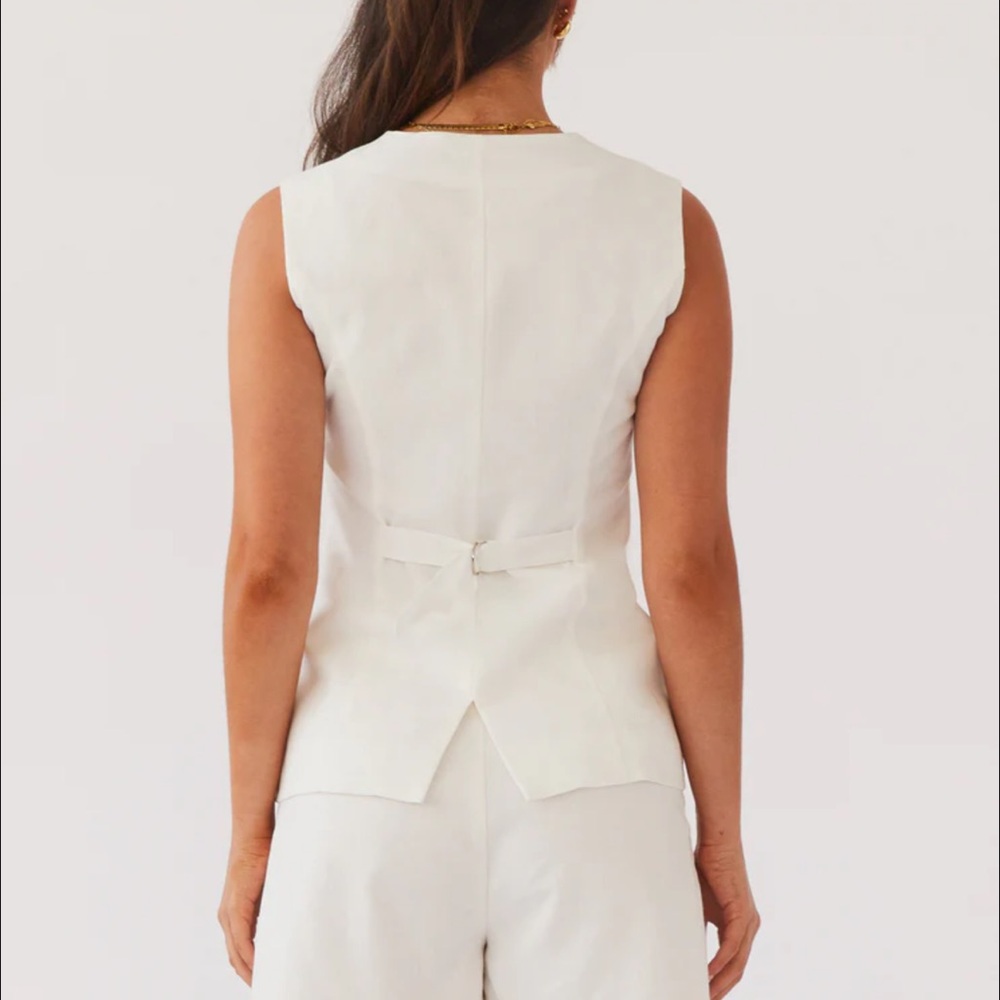 Peppermayo White Sleeveless Button-Down Top with Gold Buttons - Picture 2 of 4